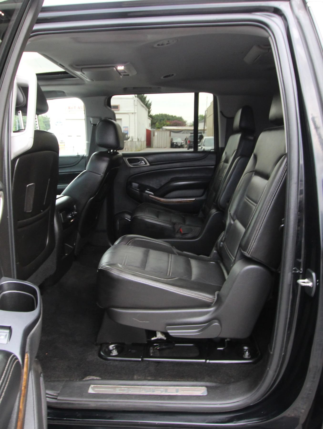 Used 2016 GMC Yukon XL Denali w/ Open Road Package AWD/4WD image 11