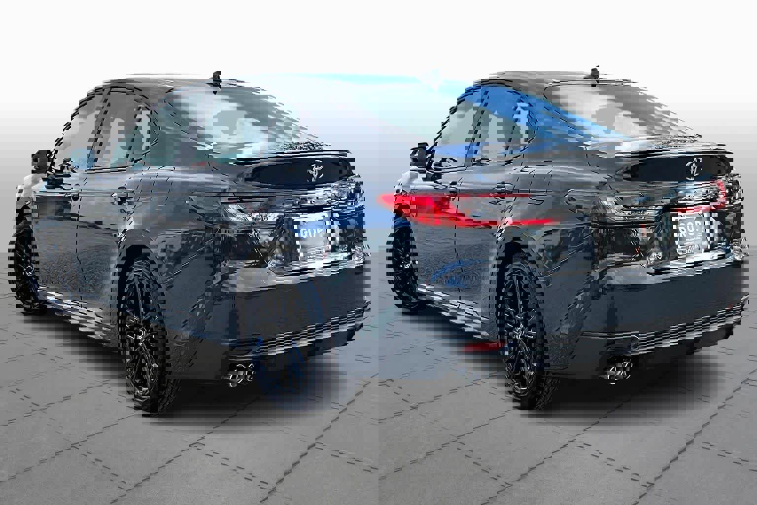 Used 2025 Toyota Camry SE image 11