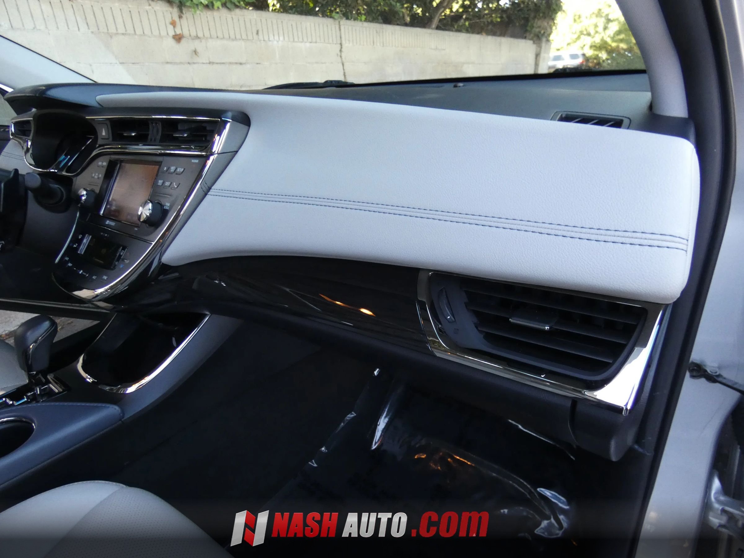 Used 2014 Toyota Avalon Limited FWD image 31
