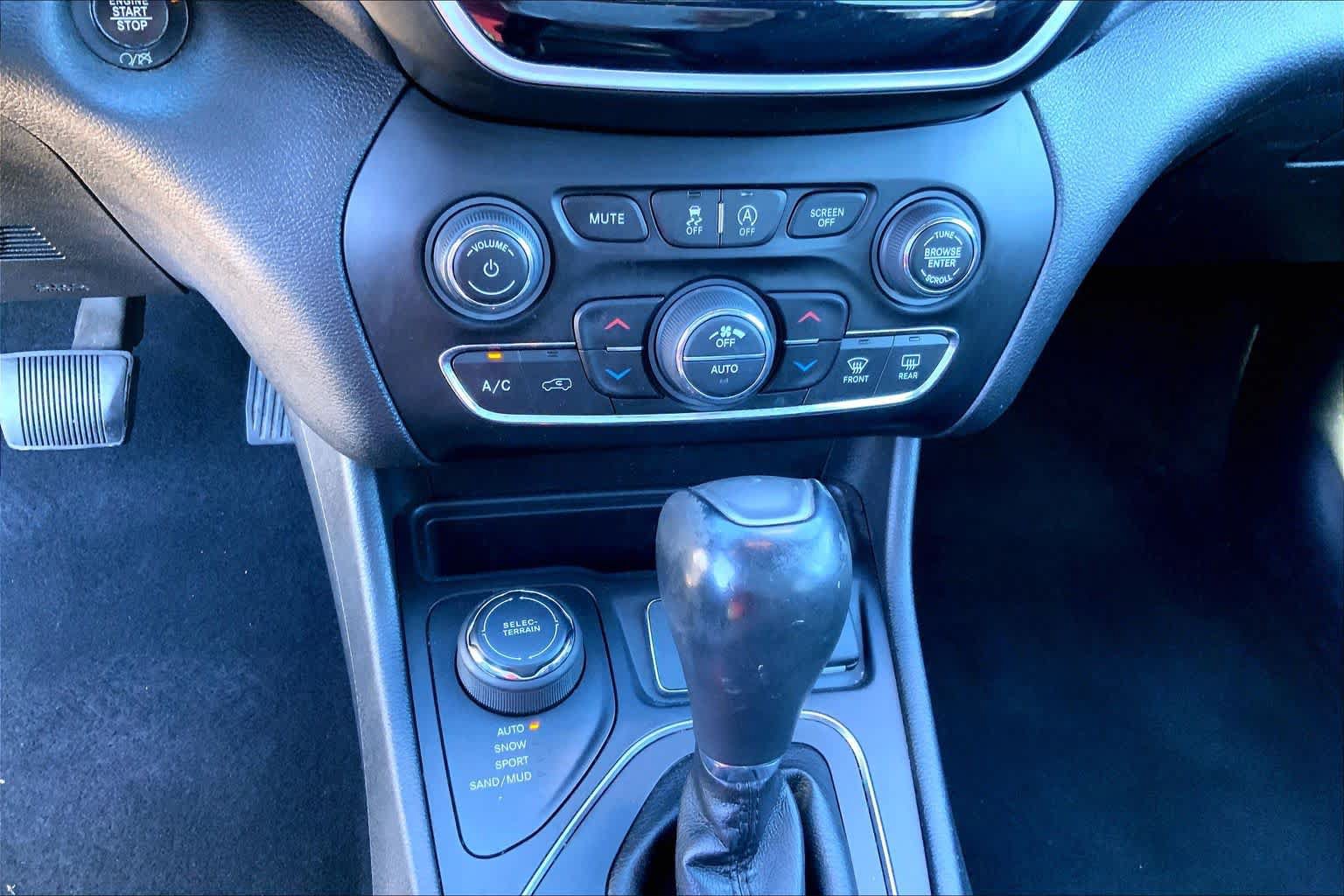 Used 2020 Jeep Cherokee High Altitude AWD/4WD image 31