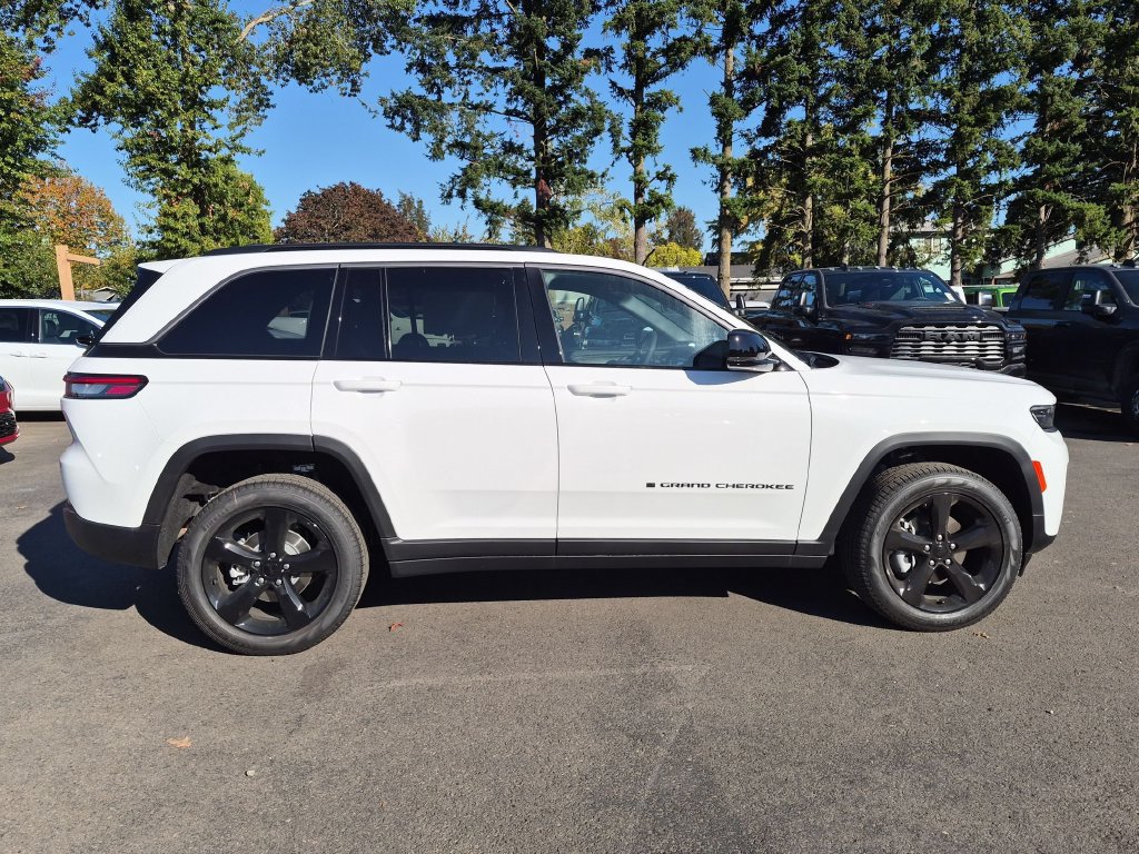 New 2026 Jeep Grand Cherokee Limited w/ Limited Altitude Package AWD/4WD image 8