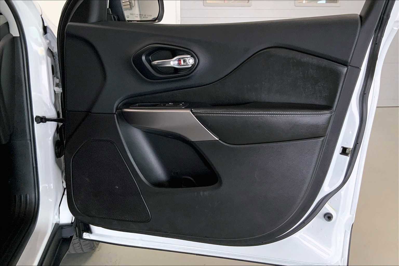 Used 2019 Jeep Cherokee Latitude Plus w/ Cold Weather Group image 26