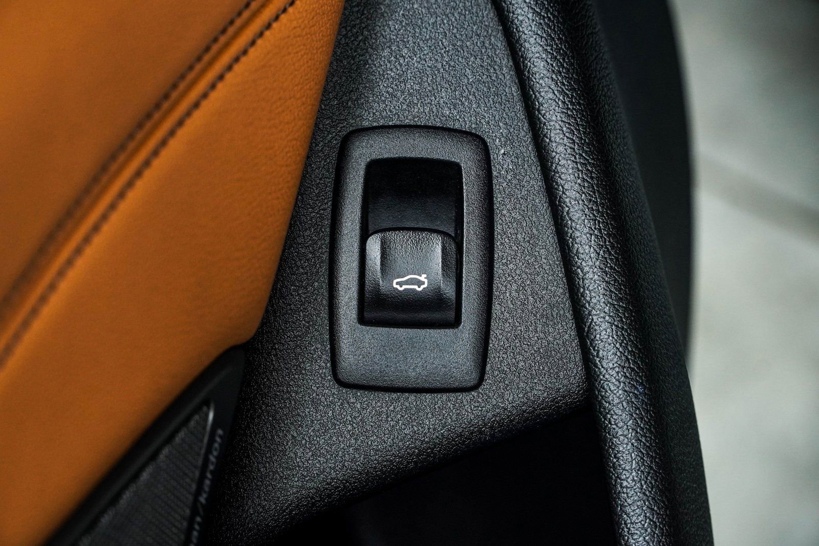 Used 2023 BMW 530i xDrive w/ Premium Package image 34