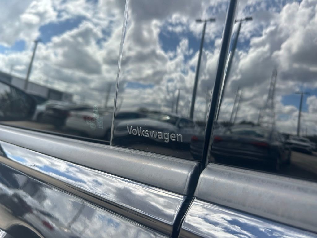 Certified 2022 Volkswagen Tiguan SE R-Line image 29