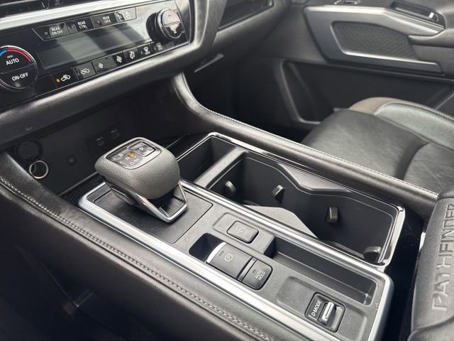 Used 2024 Nissan Pathfinder SL FWD image 16