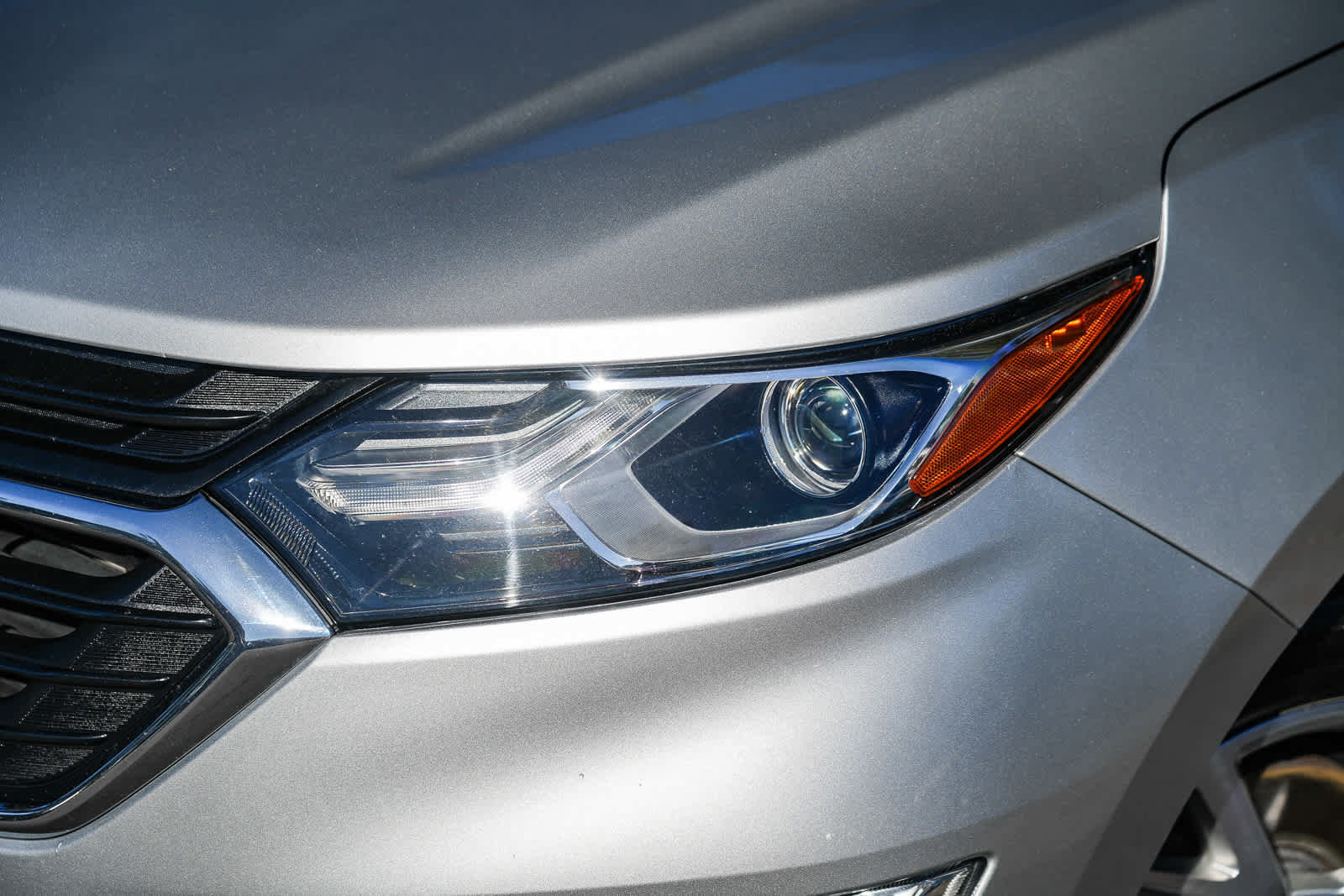 Used 2020 Chevrolet Equinox LT FWD image 2