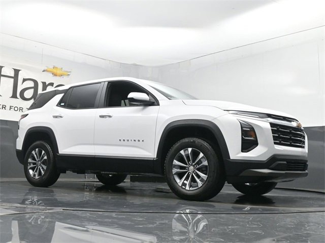 New 2026 Chevrolet Equinox LT image 2