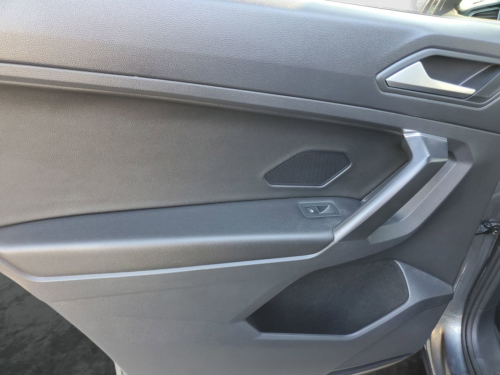 Used 2021 Volkswagen Tiguan SE R-Line image 14