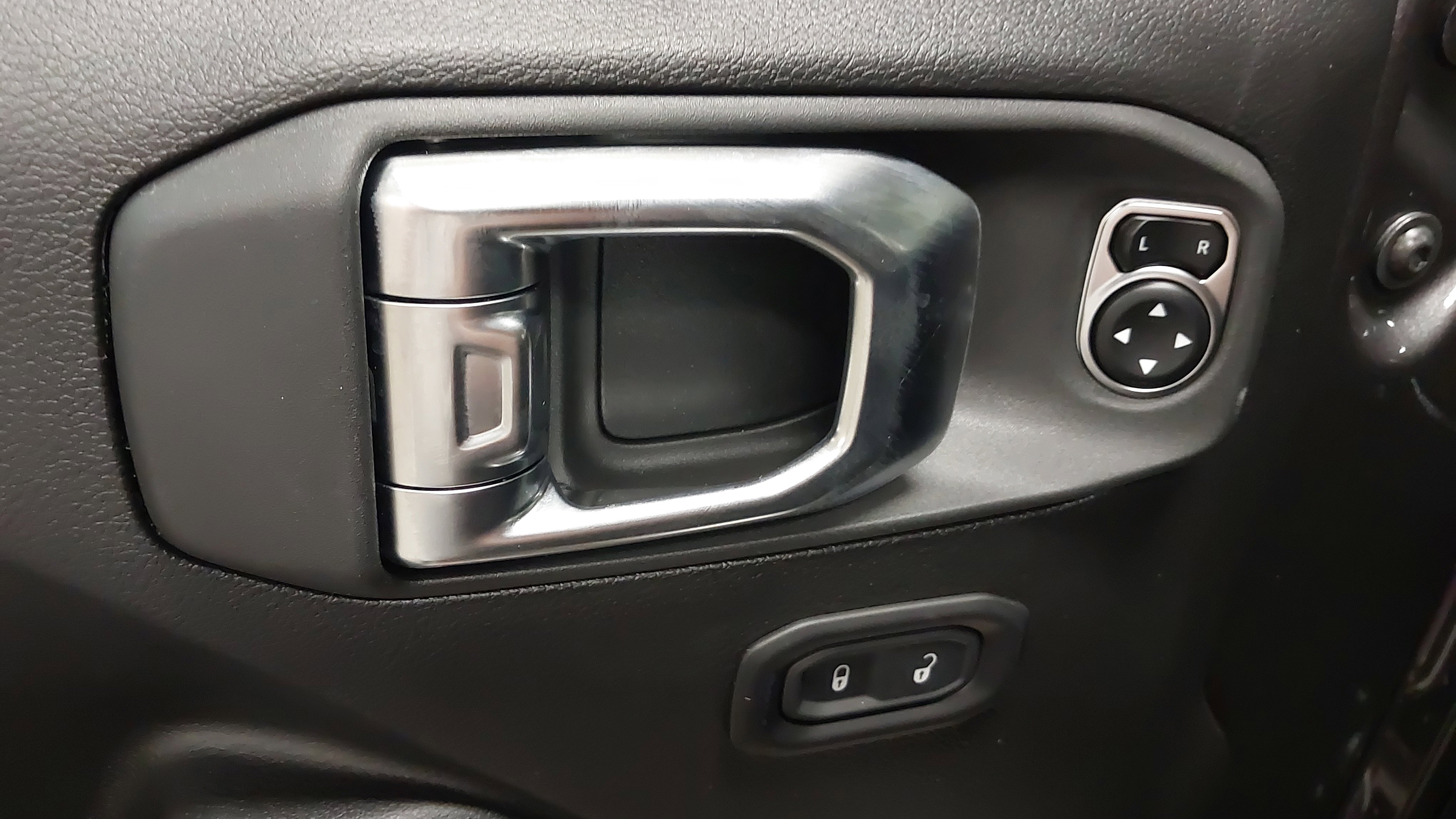 New 2025 Jeep Wrangler Unlimited Rubicon w/ XTREMEE 35" Tire Package image 25