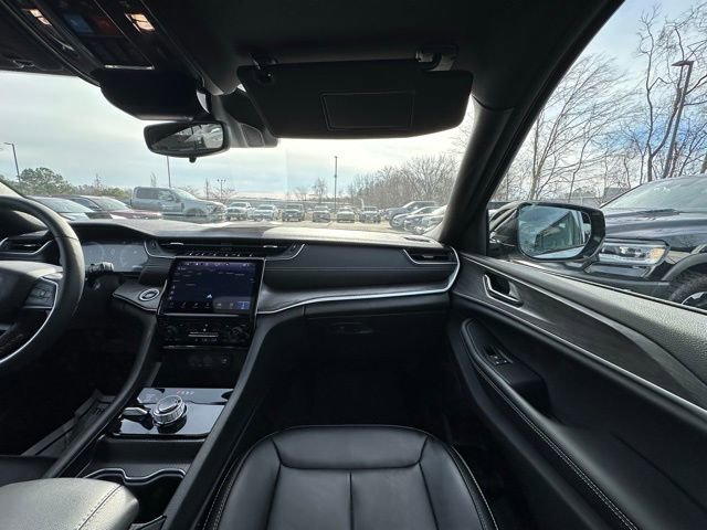 Used 2024 Jeep Grand Cherokee Limited image 29