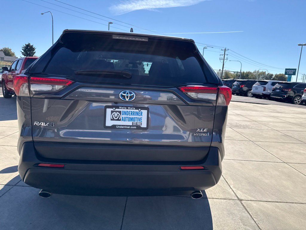 Used 2022 Toyota RAV4 XLE w/ Convenience Package AWD/4WD image 8
