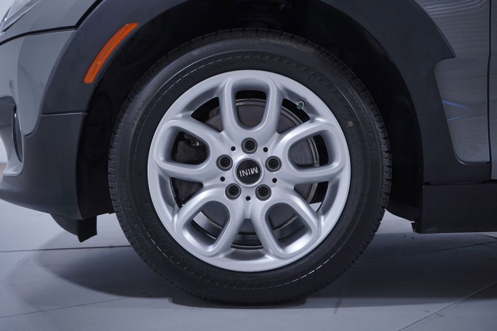 Used 2016 MINI Cooper Clubman FWD image 2
