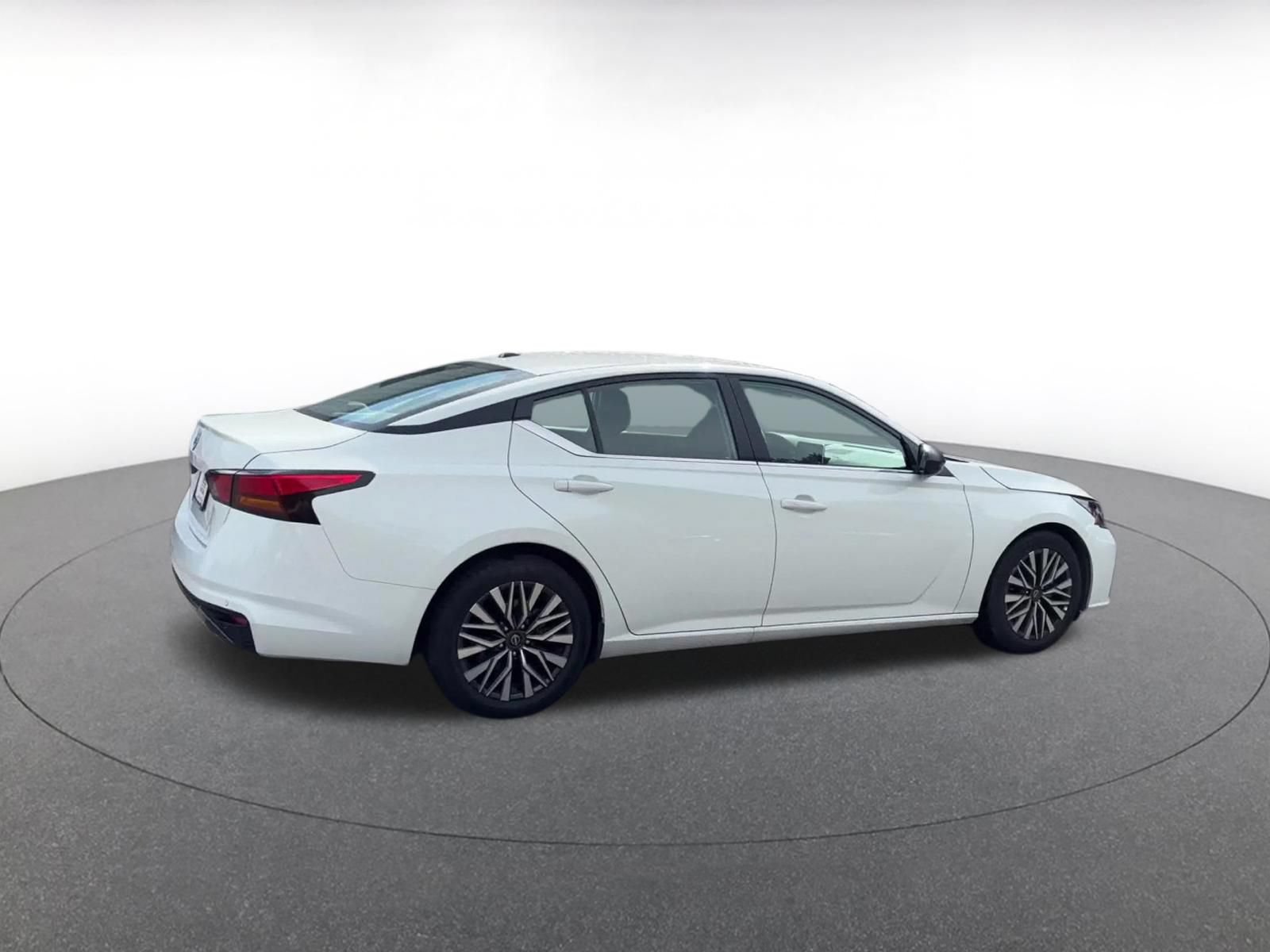 Used 2026 Nissan Altima 2.5 SV FWD image 14
