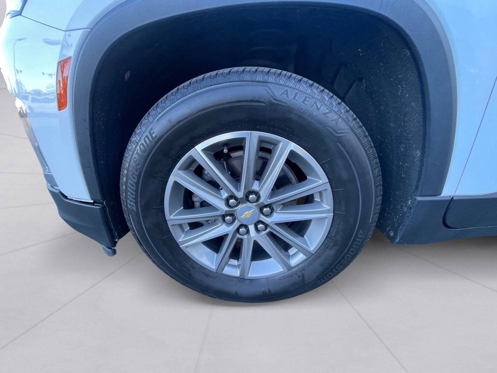Used 2023 Chevrolet Traverse LT image 9