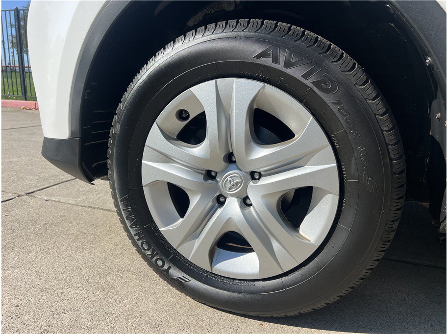 Used 2013 Toyota RAV4 LE FWD image 20
