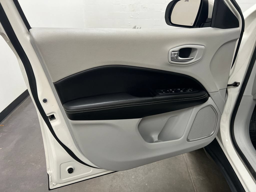 Used 2021 Jeep Compass Latitude FWD image 11