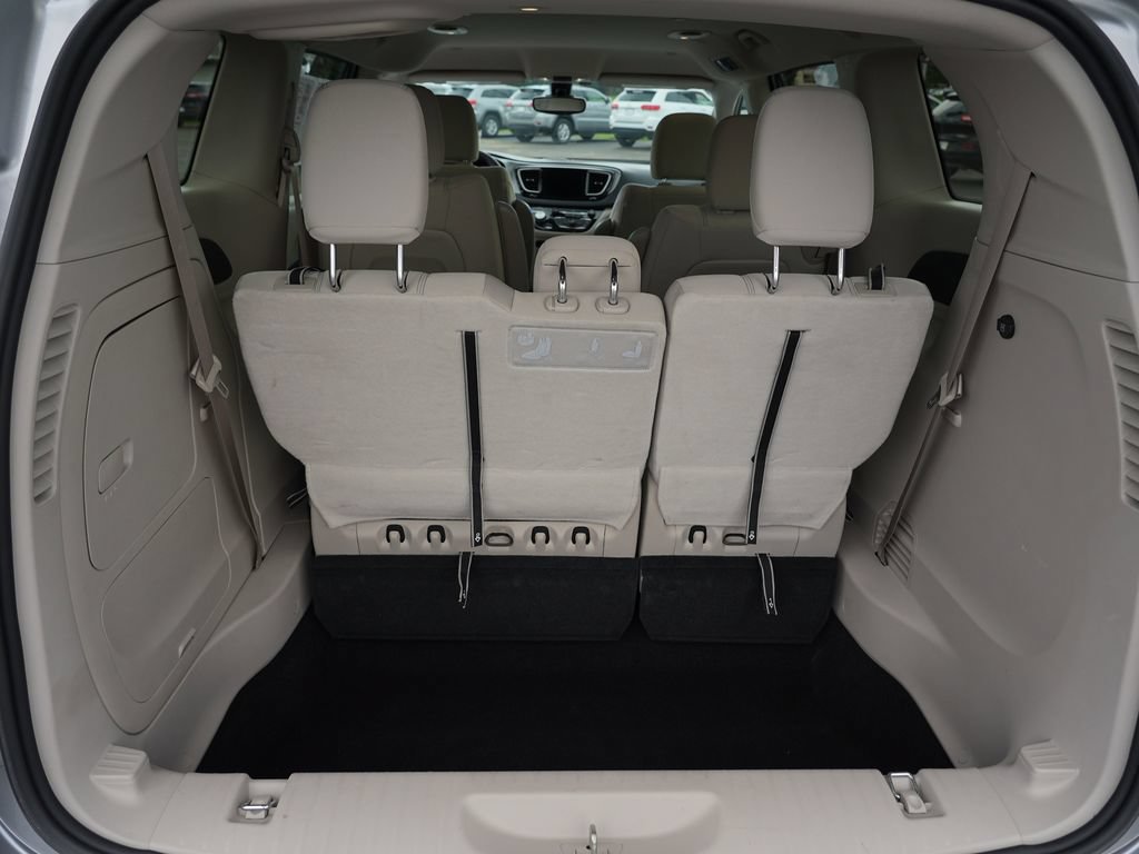 Used 2017 Chrysler Pacifica Touring Plus FWD image 24