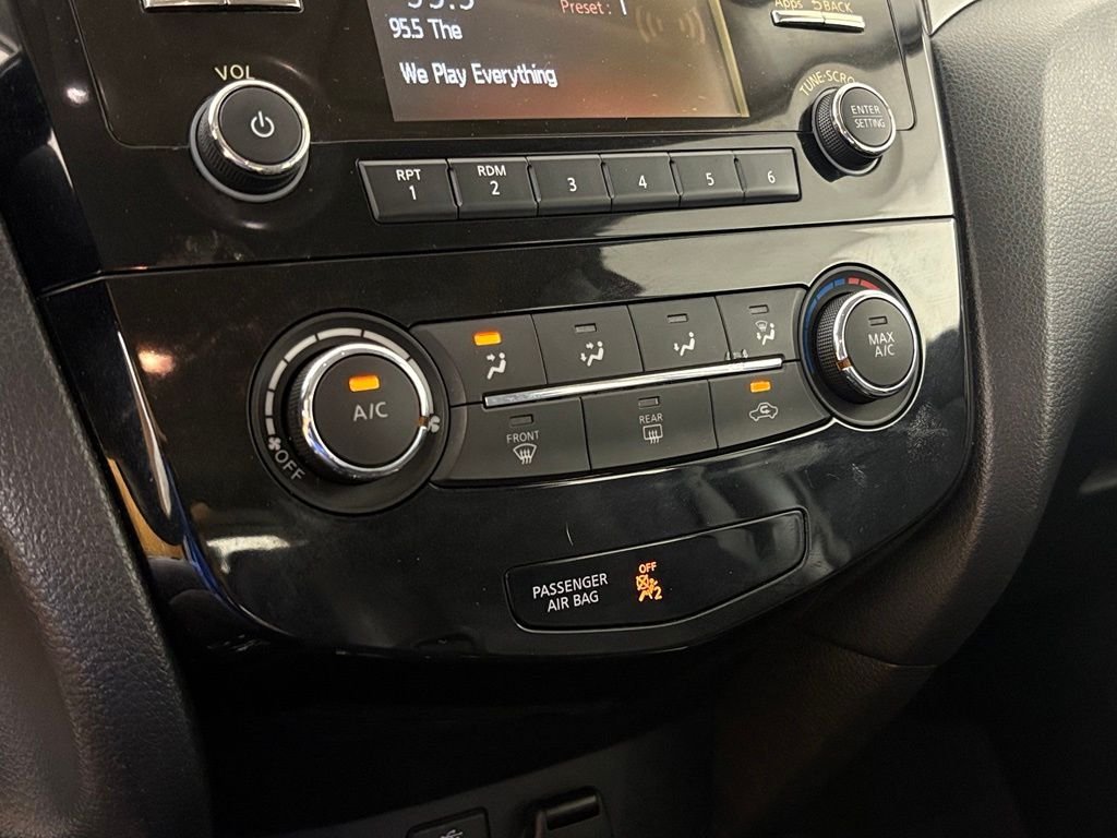 Used 2016 Nissan Rogue S FWD image 25