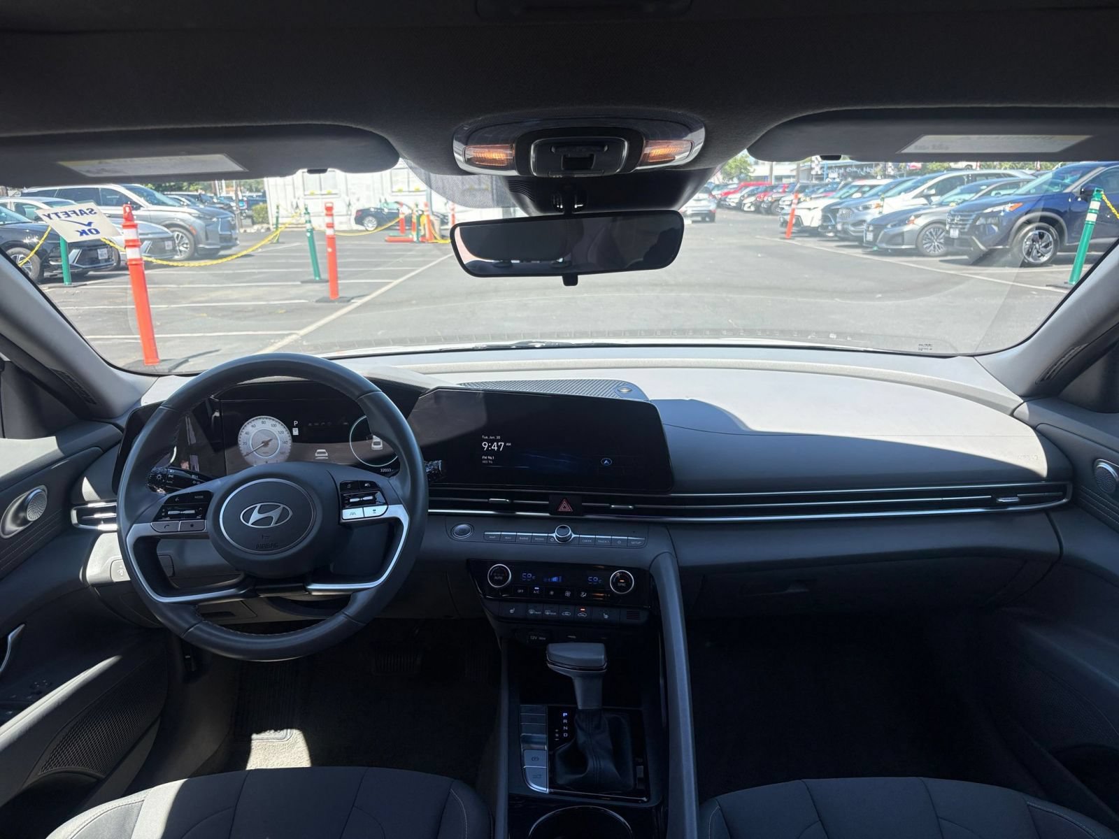 Used 2025 Hyundai Elantra SEL FWD image 34