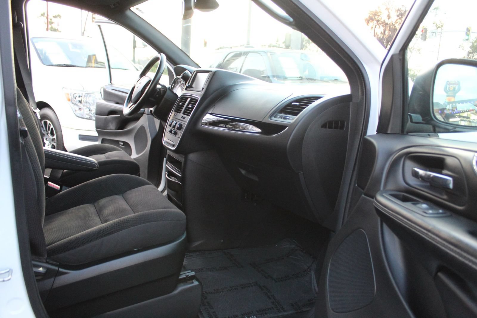 Used 2019 Dodge Grand Caravan SE FWD image 12