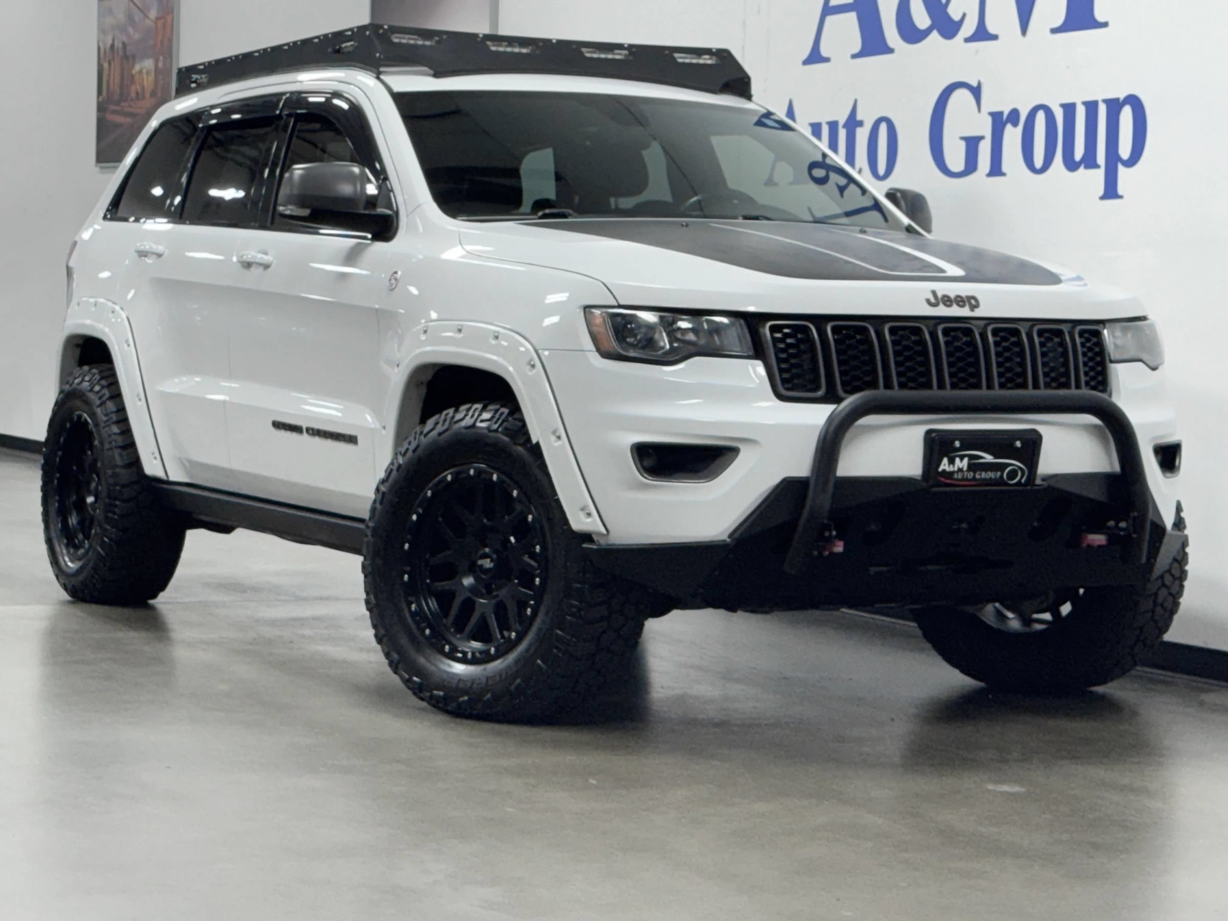 Used 2017 Jeep Grand Cherokee Trailhawk AWD/4WD image 1