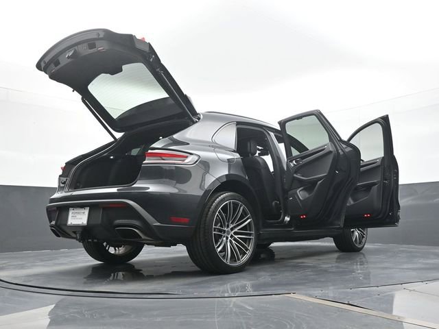 Certified 2025 Porsche Macan image 27