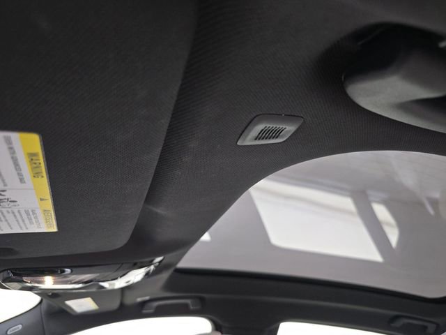 Used 2025 BMW 760i xDrive w/ Premium Package image 13