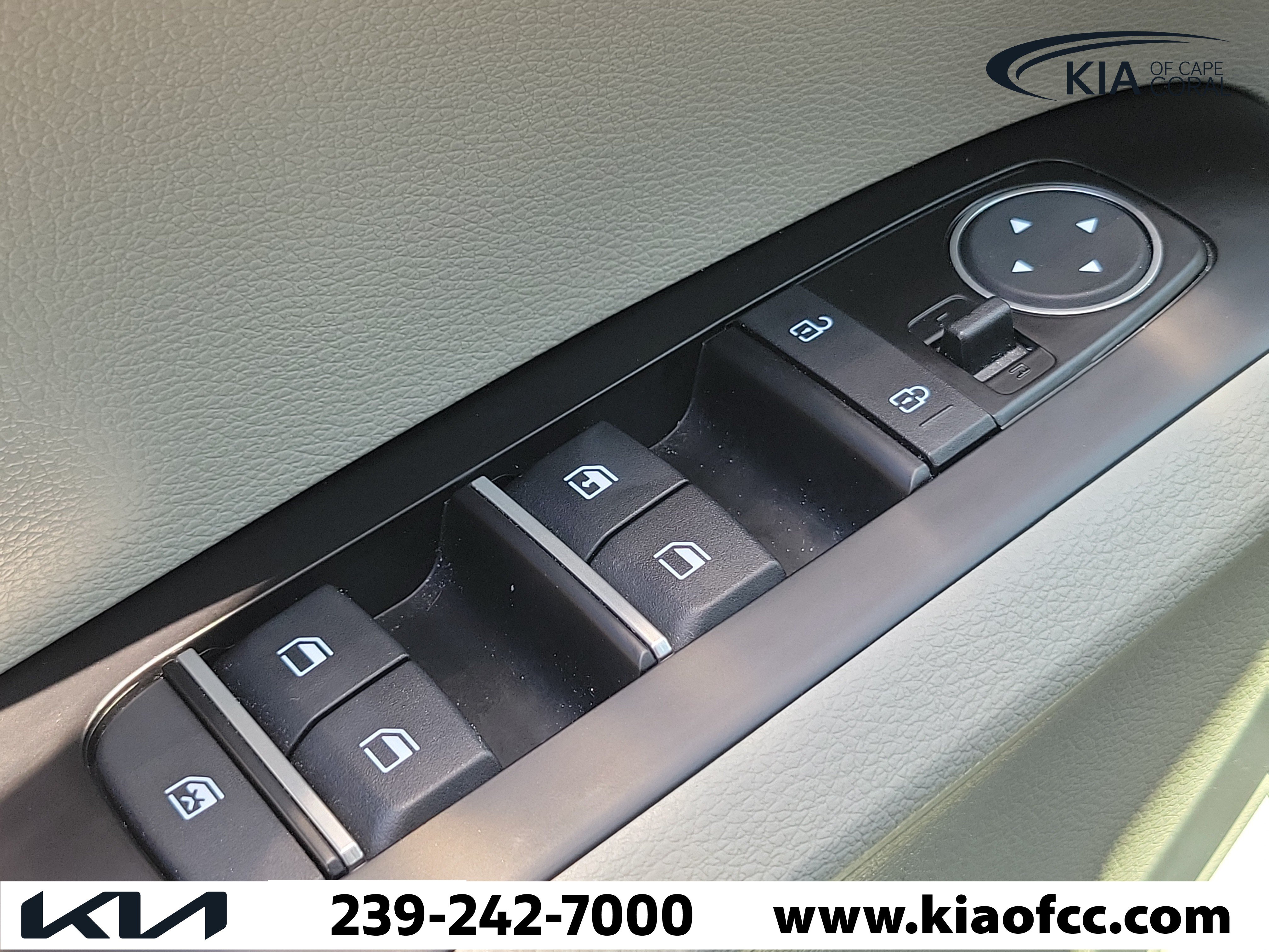 Used 2025 Kia Soul LX FWD image 24
