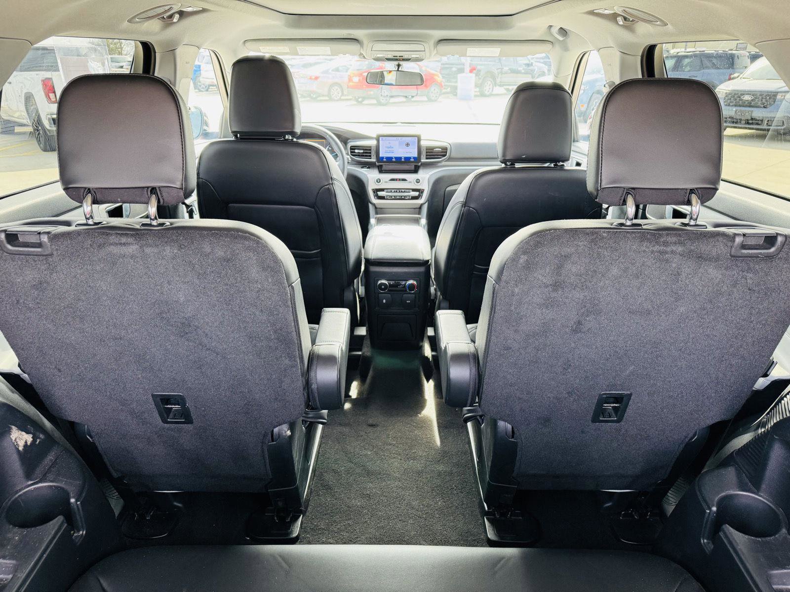 Used 2024 Ford Explorer XLT w/ Equipment Group 202A AWD/4WD image 31