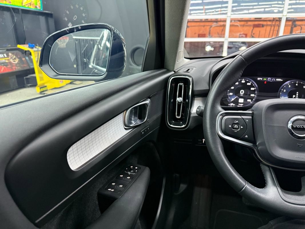 Used 2019 Volvo XC40 T5 Momentum image 21