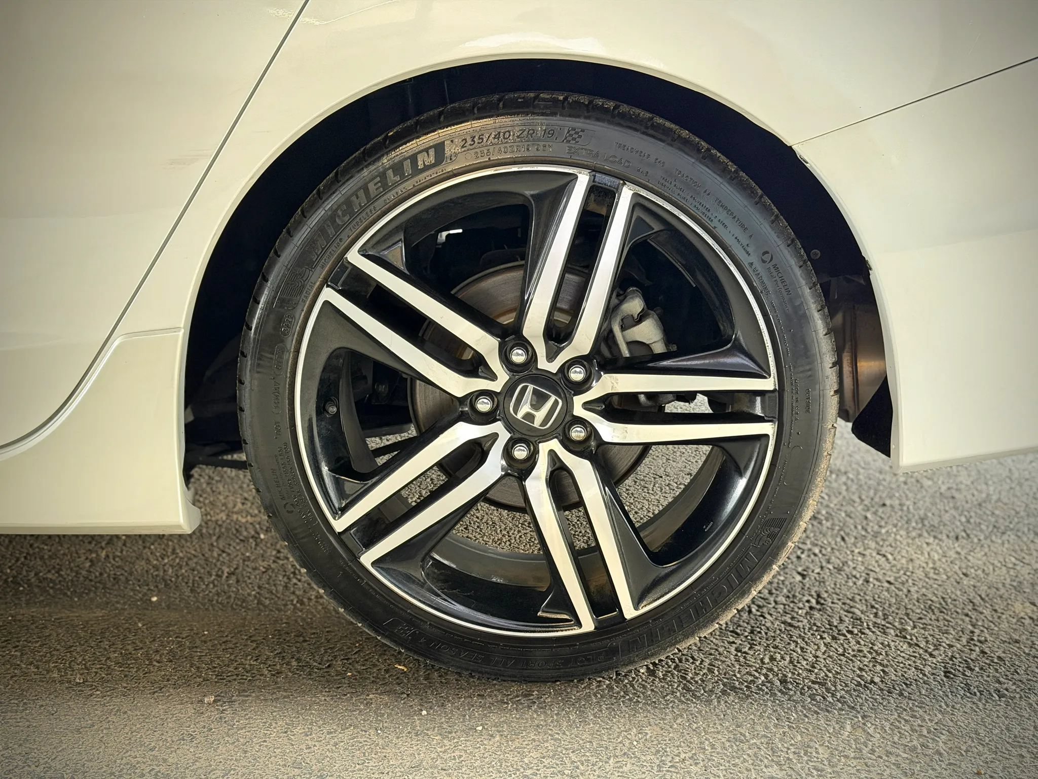 Used 2016 Honda Accord Touring image 24