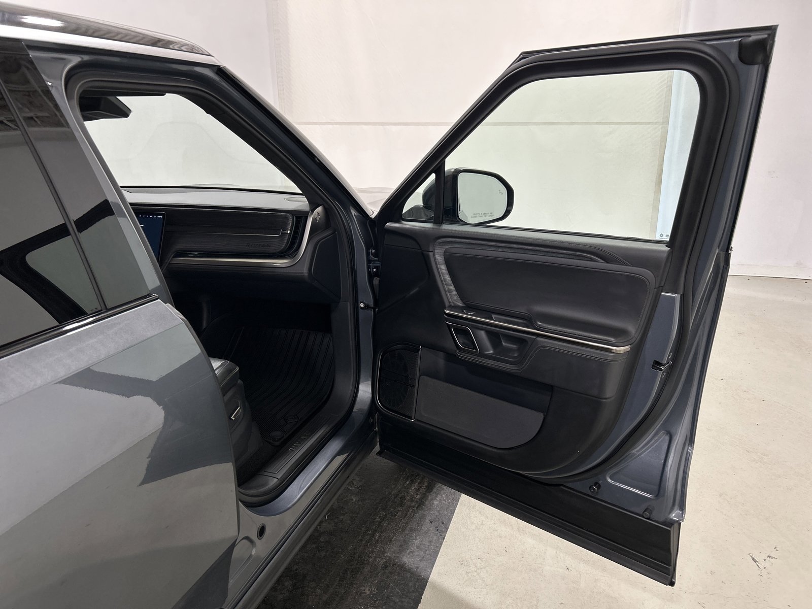 Used 2022 Rivian R1S Launch Edition image 18