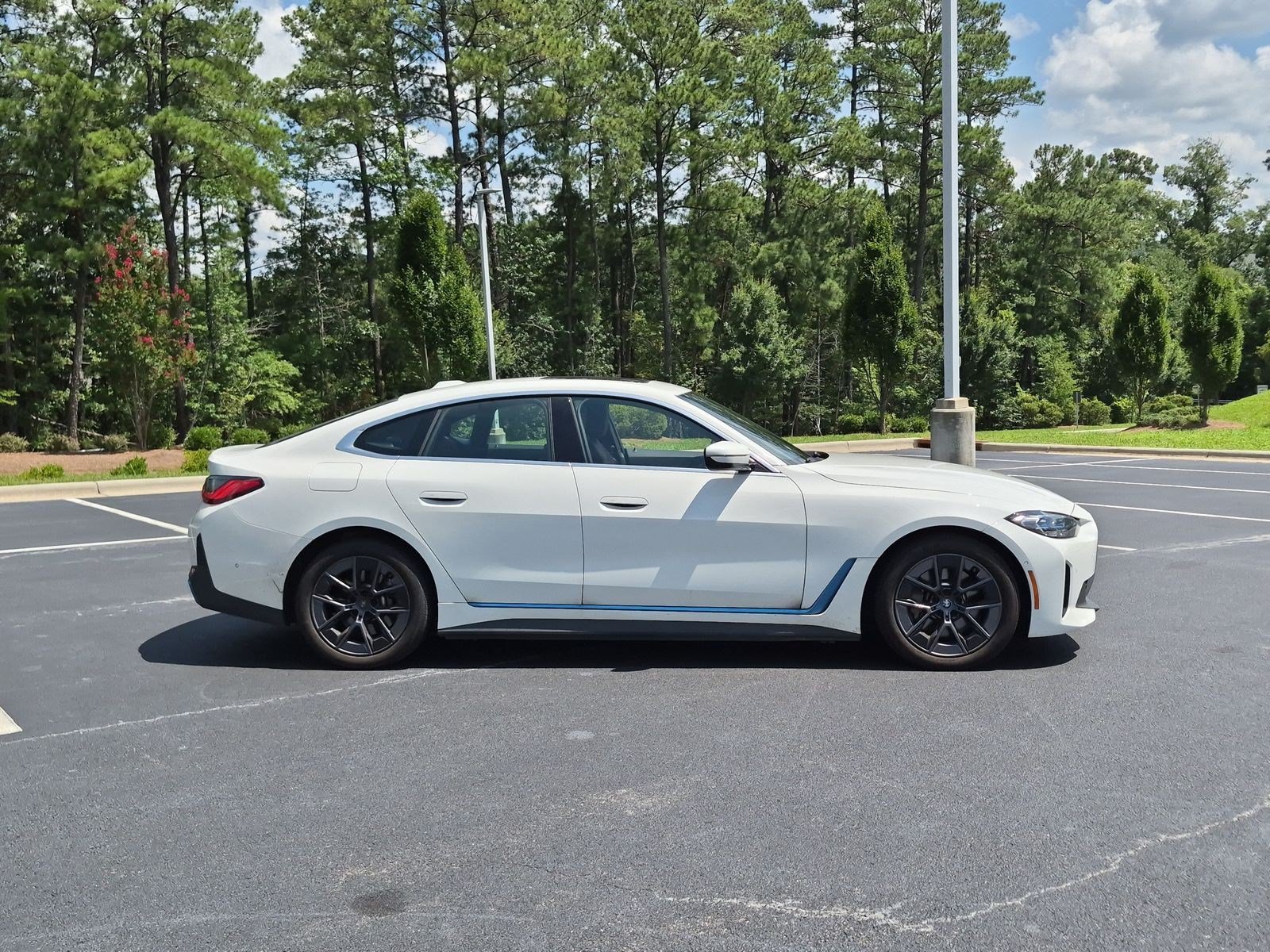 Used 2023 BMW i4 eDrive40 RWD image 11