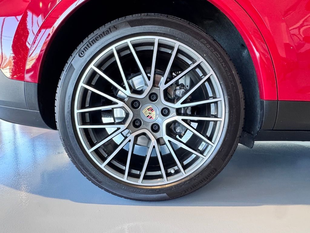 Used 2023 Porsche Cayenne Platinum Edition image 31