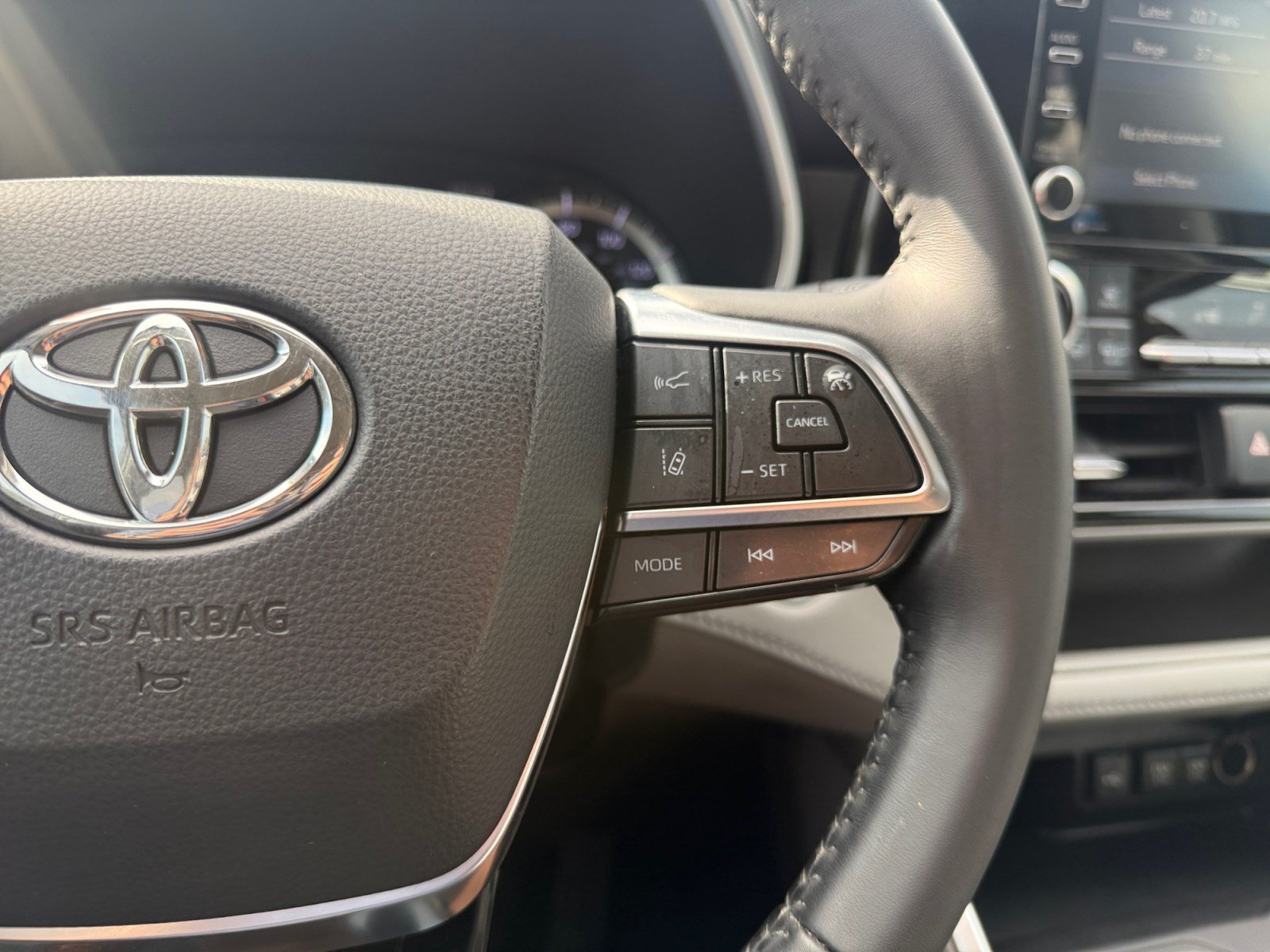 Used 2021 Toyota Highlander XLE FWD image 25