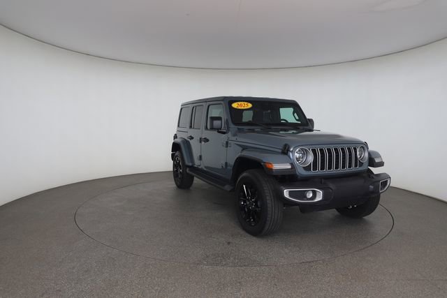 Used 2025 Jeep Wrangler Unlimited Sahara AWD/4WD image 28