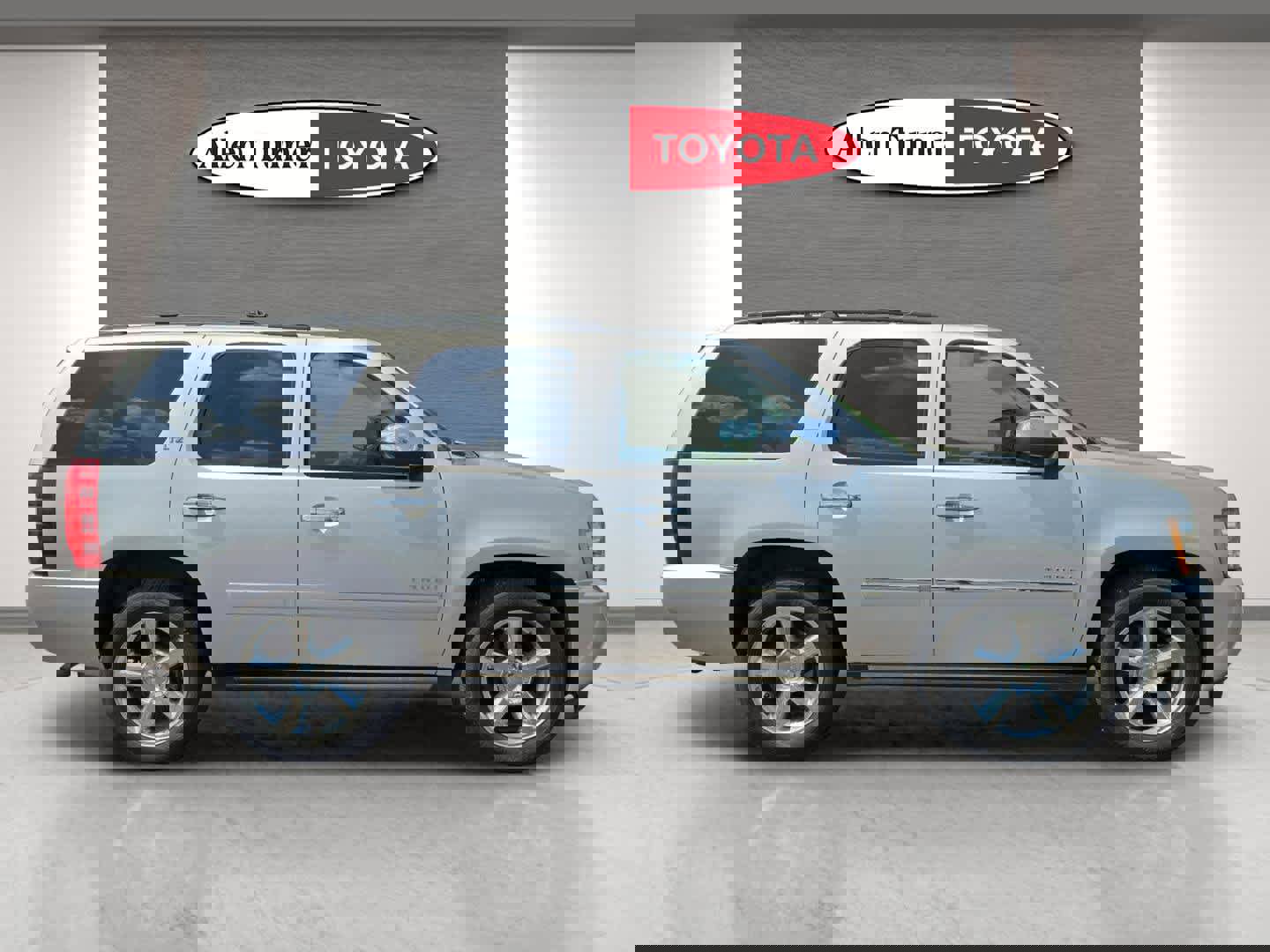 Used 2014 Chevrolet Tahoe LTZ RWD image 5