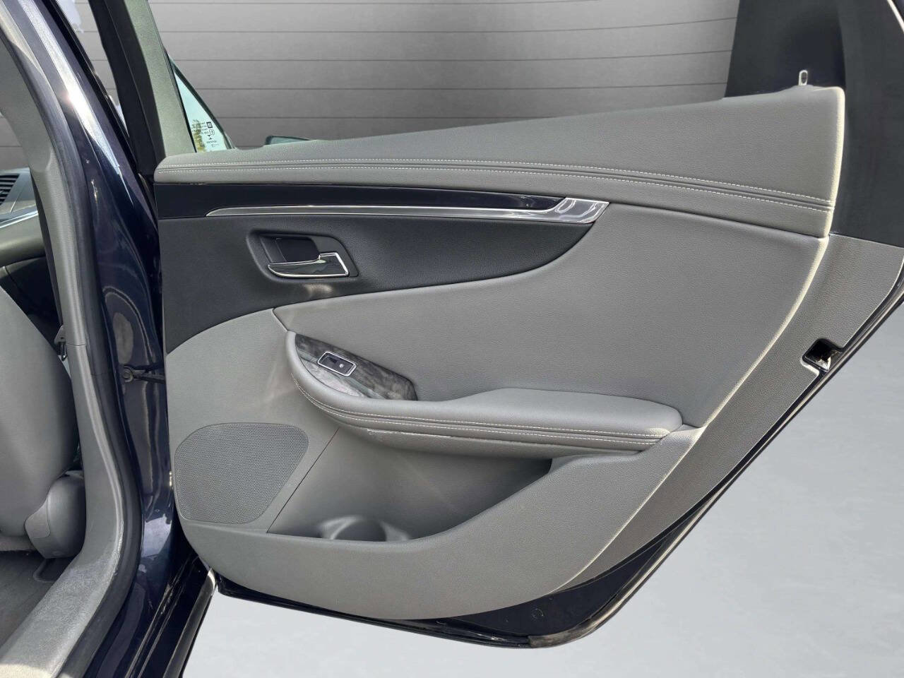 Used 2015 Chevrolet Impala LT w/ Convenience Package image 15