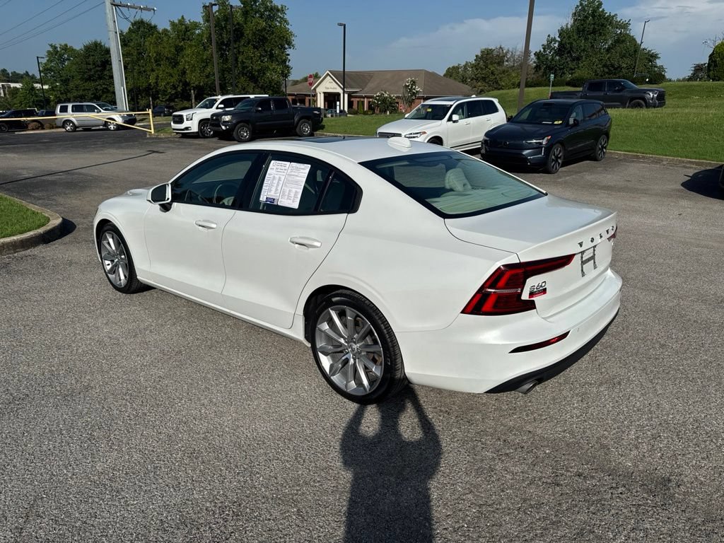 Used 2021 Volvo S60 T5 Momentum w/ Premium Package FWD image 4
