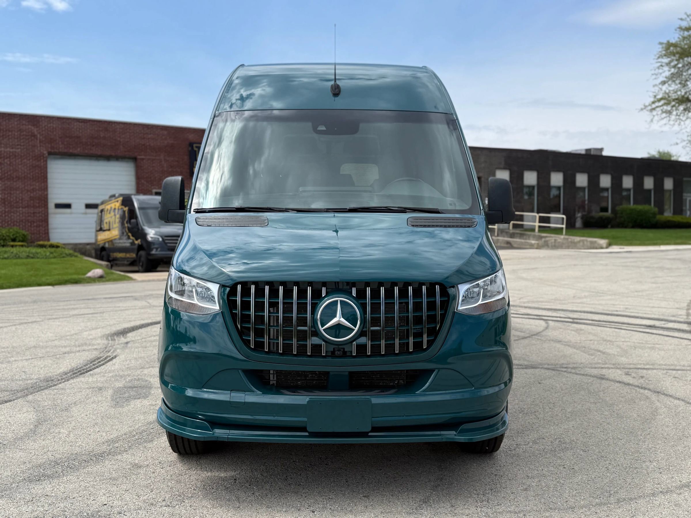 Used 2024 Mercedes-Benz Sprinter 2500 image 2