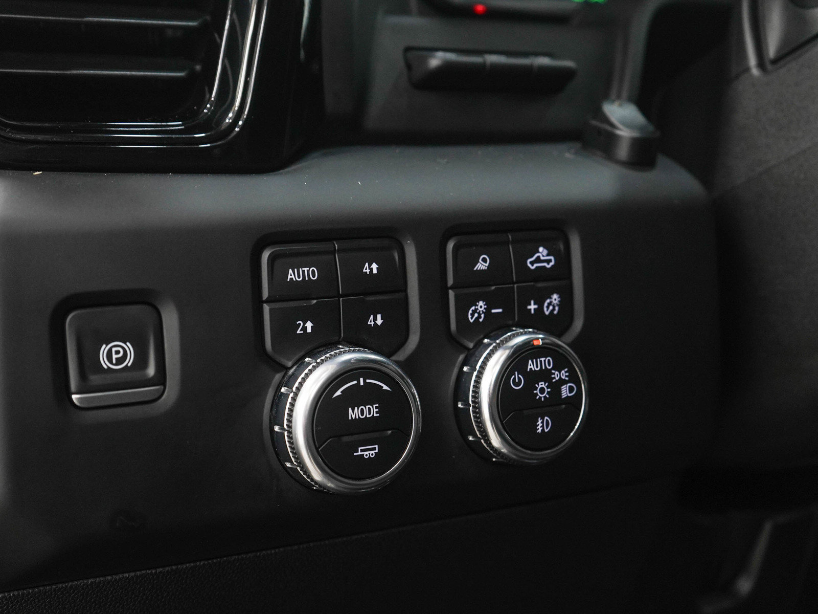 Used 2024 GMC Sierra 2500 AT4 w/ AT4 Premium Plus Package AWD/4WD image 26