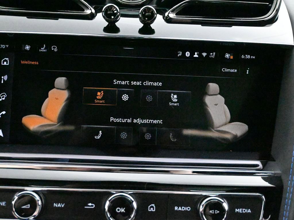 Used 2025 Bentley Bentayga image 56