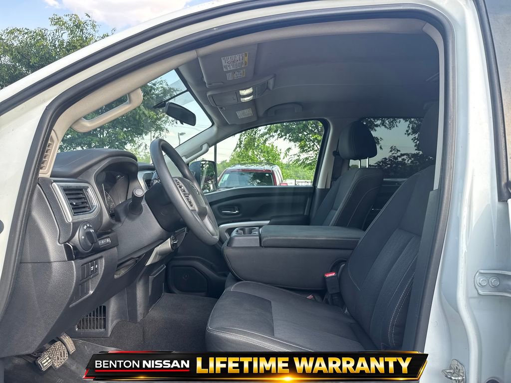 Used 2018 Nissan Titan SV AWD/4WD image 11