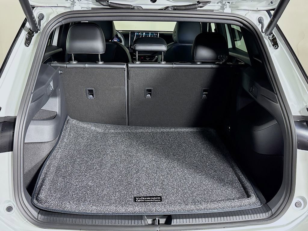New 2025 Volkswagen Tiguan SE R-Line image 21