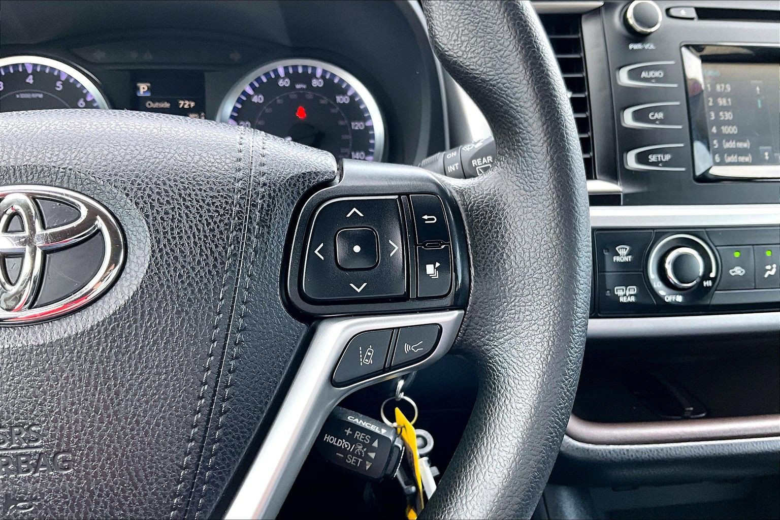 Used 2019 Toyota Highlander LE FWD image 19