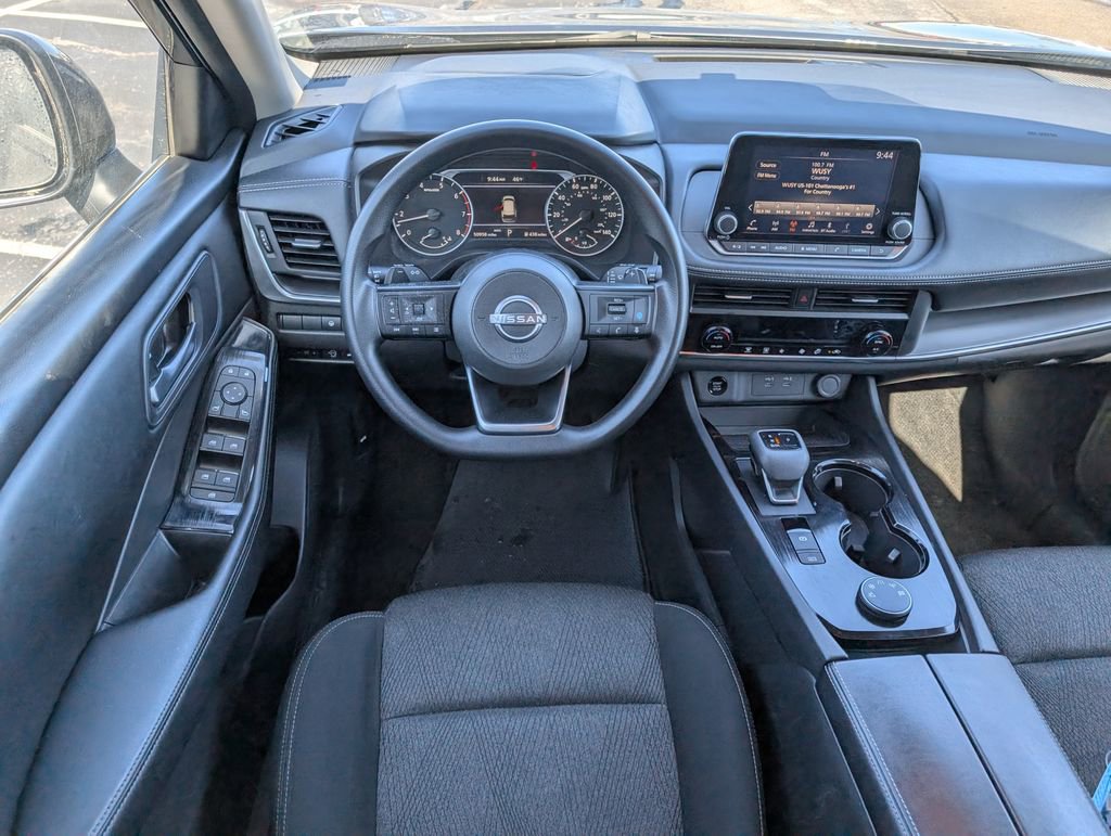Used 2024 Nissan Rogue SV image 10