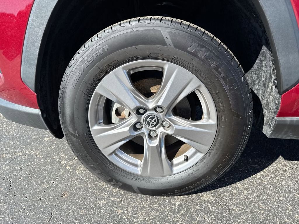 Used 2022 Toyota RAV4 XLE w/ Convenience Package image 10