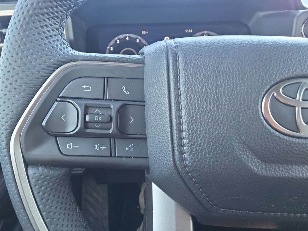 Used 2025 Toyota Tacoma Limited AWD/4WD image 21
