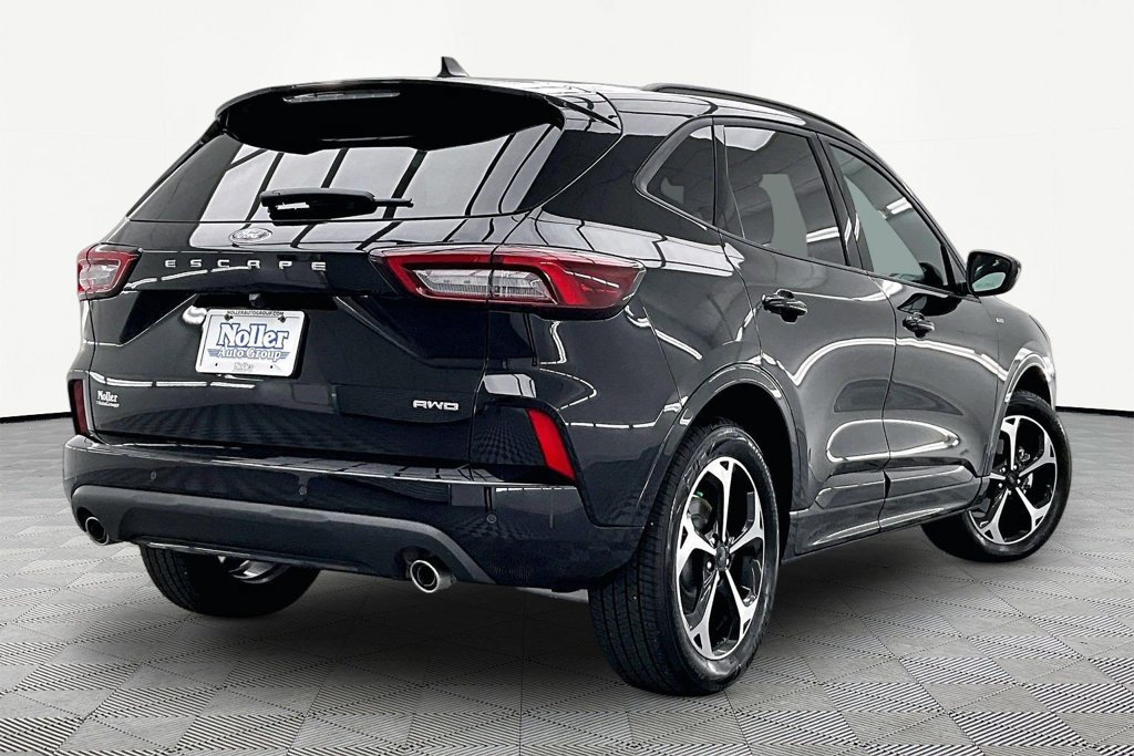 Certified 2025 Ford Escape ST-Line Elite AWD/4WD image 2