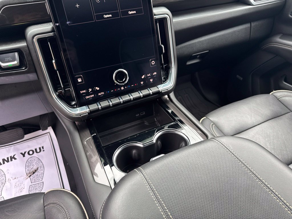 Used 2025 GMC Yukon Elevation AWD/4WD image 31